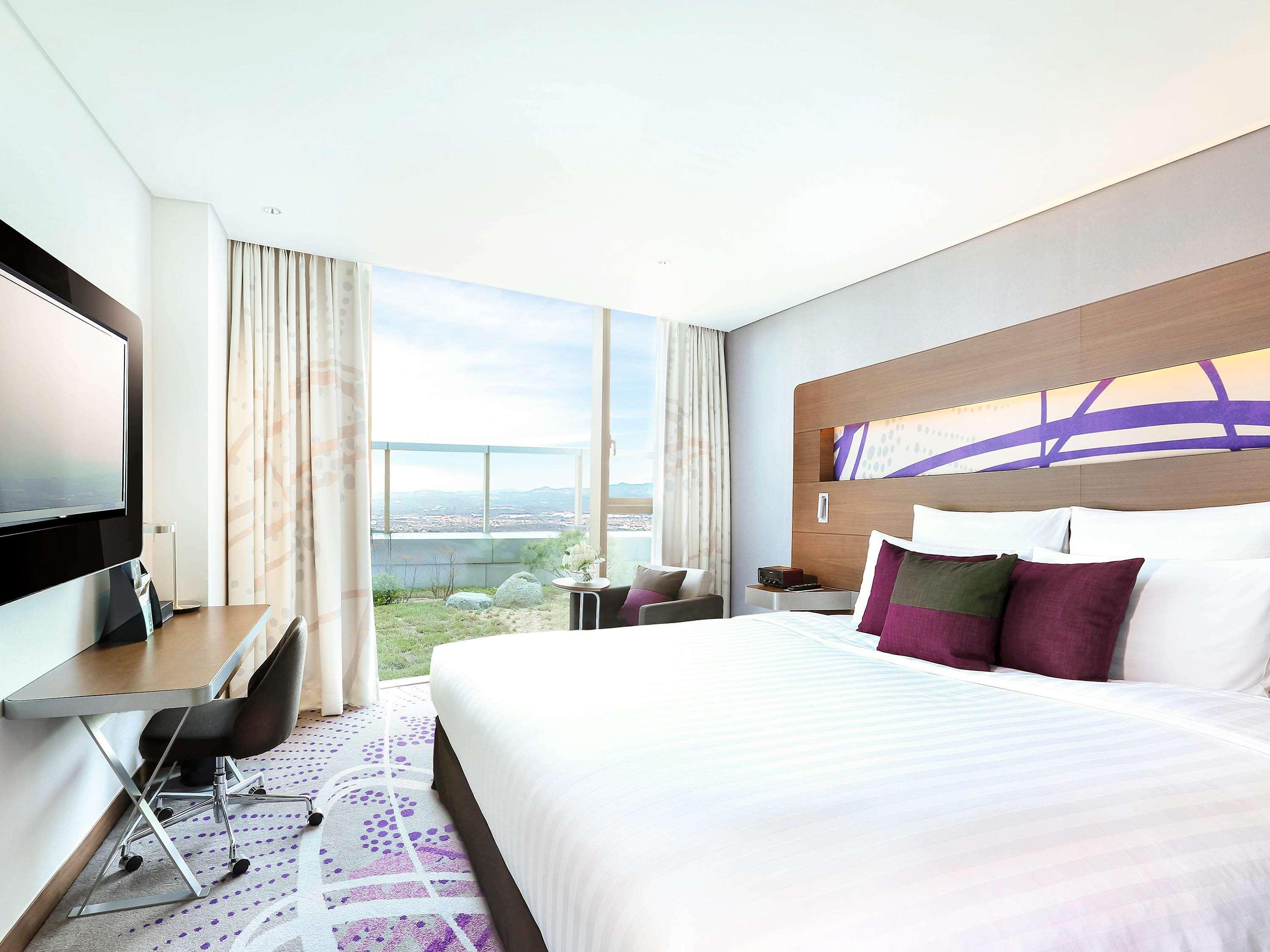 Novotel Ambassador Suwon Exterior photo