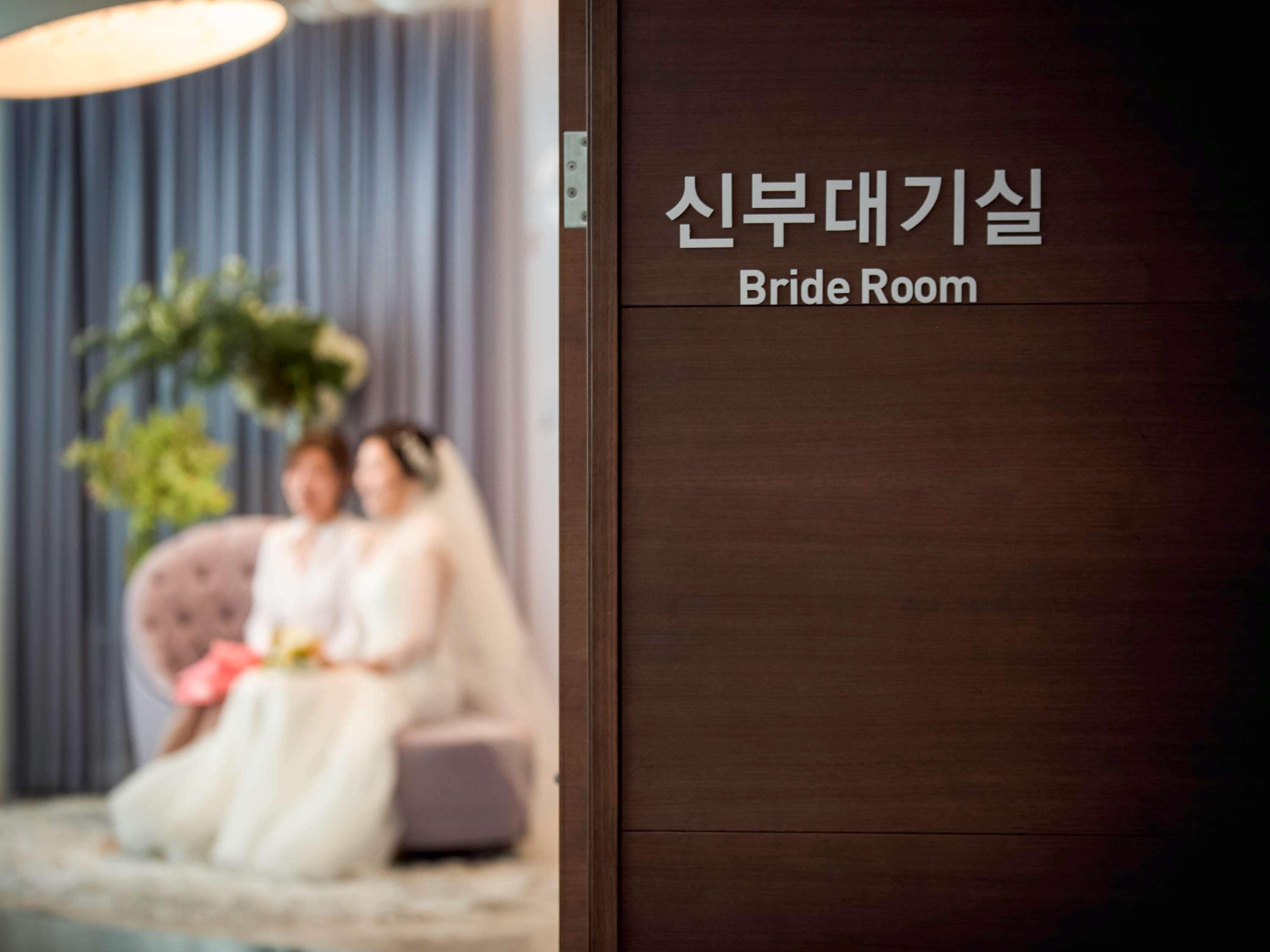 Novotel Ambassador Suwon Exterior photo